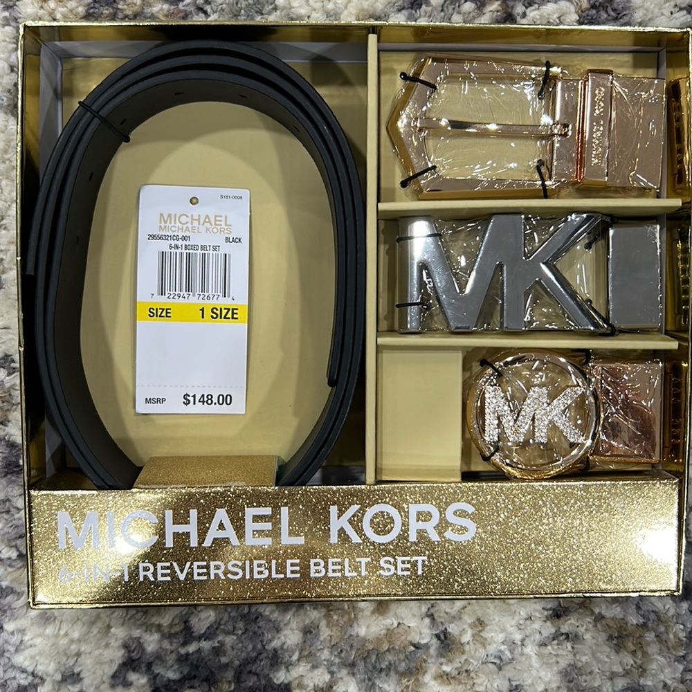 Beautiful Michael Kors nwt black with 3 buckles